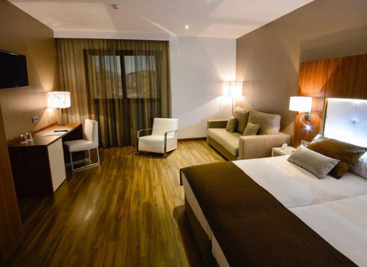 Gran Hotel Botanicos Теруел Екстериор снимка